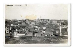 Ankara (önde Tabakhane Camii, arkada Hacı Bayram Camii minareleri)