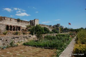 14. Burç, Hendekler ve Bostanlar