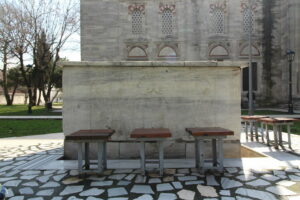 Şehzade Mehmet Camii Avlusundaki Abdest Teknesi