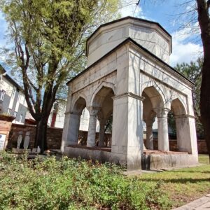 Devlet Hatun Türbesi
