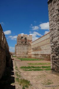 Kara Surları, Ana Sur, T24