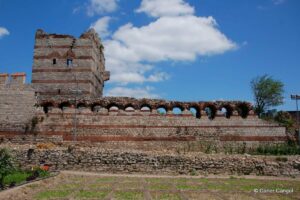 Kara Surları, Ana Sur, T48