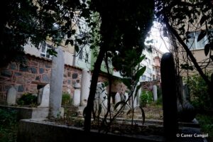 Akbıyık Sultan Türbesi Karşısındaki Hazire