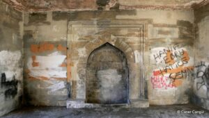 Atik Valide Külliyesi Altındaki Çeşme