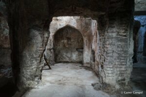 Ayakapı Hamamı İçinden Görünüm
