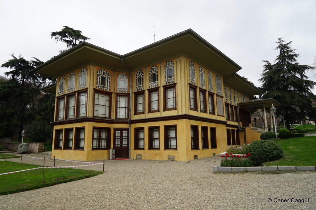 艾纳勒卡瓦克行宫 (Aynalıkavak Kasrı)