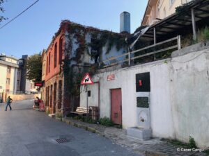 Benlizade Ahmet Raşit Efendi Çeşmesi Sokaktaki Konumu