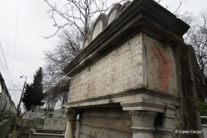 Bezmialem Valide Sultan Çeşmesi Kitabesi