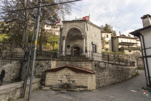 Ömer Sıkkini Türbesi
