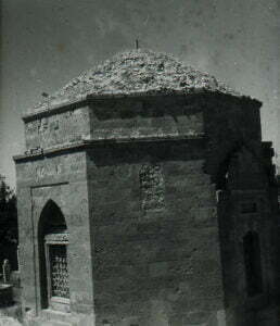 Demir Gömlek Türbesi