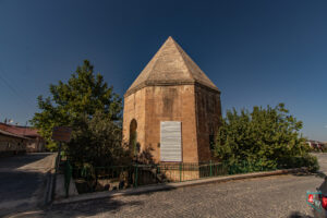 Mansur Baba Türbesi