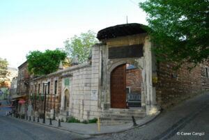 Hacı Beşir Ağa Camii Avlu Girişi