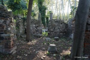 Hagios Paulos Yetimhanesi Kalıntıları