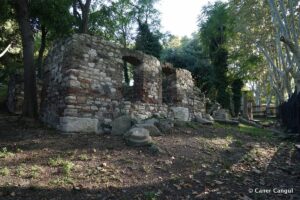 Hagios Paulos Yetimhanesi Kalıntıları