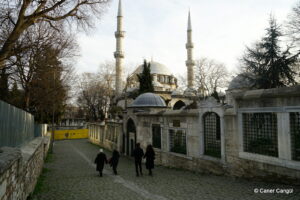 Hançerli Sultan Türbesi