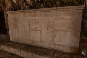 Aziz Petrus Kilisesi Taş Sunak