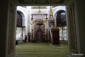 Hırka-i Şerif Camii Kapı Girişinden Görünümü