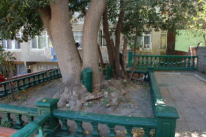 Hüsam İbni Abdullah Türbesi