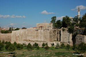 İsaakios Angelos Kulesi