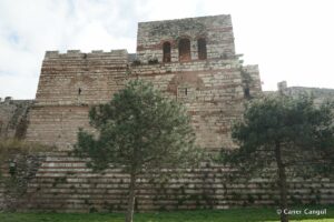 İsaakios Angelos Kulesi