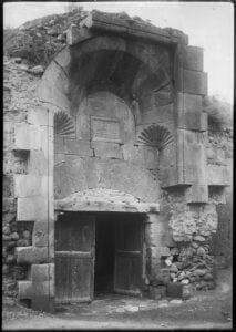 İshaklı Kervansarayı Taç Kapısı