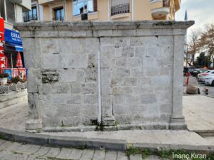 Şenlikköy Meydan Çeşmesi Arka Cephesi