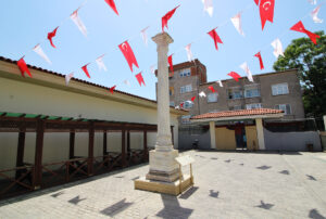 Sultan II. Mahmut Nişan Taşı, Okçular Tekkesi