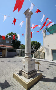 Sultan II. Mahmut Nişan Taşı, Okçular Tekkesi
