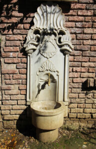 Balaban Tekkesi Duvar Çeşmesi