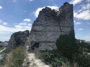 Kara Surları, Ana Sur, T57