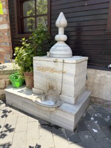 Gülfem Hatun Camii Önündeki Çeşme