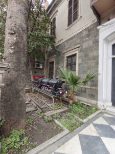 TCDD İzmir Müze ve Sanat Galerisi, Bahçesi