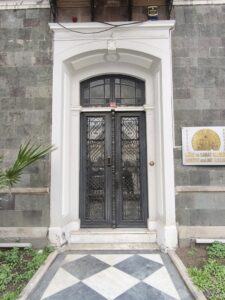 TCDD İzmir Müze ve Sanat Galerisi, kapısı