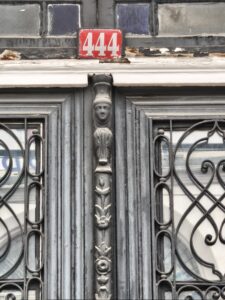 TCDD İzmir Müze ve Sanat Galerisi, kapı detayı