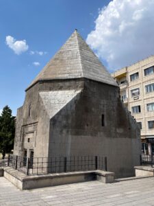 Alaca Kümbeti