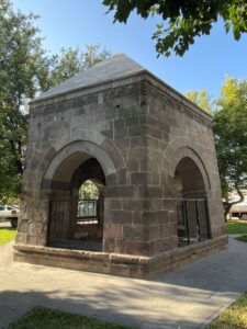 Suya Kanmış Hatun Türbesi