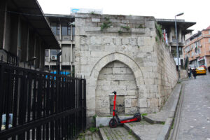 Zeyrek Yokuşu Çeşmesi