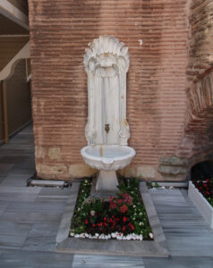 Soğuk Çeşme Sokaktaki Çeşme