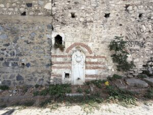 Namahrem Sokak Duvar Çeşmesi