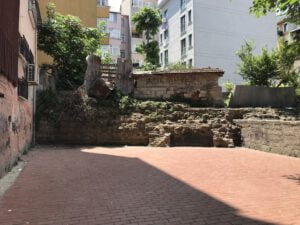 Parmak Kapı Mescidi Kalıntısı