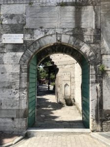 Hekimoğlu Ali Paşa Türbe Duvarı Çeşmesi