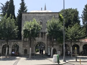 Hekimoğlu Ali Paşa Kütüphanesi