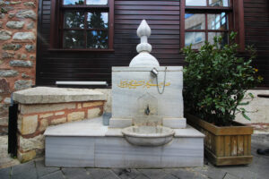 Gülfem Hatun Camii Önündeki Çeşme