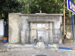 Kum Suyu Çeşmesi, Yeniköy