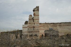 Kara Surları, Ana Sur, T18