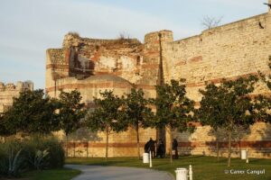 Kara Surları, Ana Sur, T2