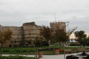 Kara Surları, Ana Sur, T2