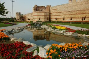 Kara Surları, Ana Sur, T2