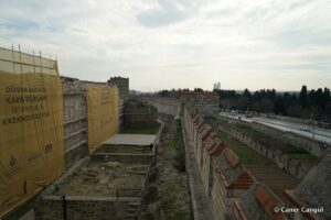 Kara Surları, Ana Sur, T49