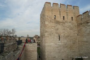 Kara Surları, Ana Sur, T51